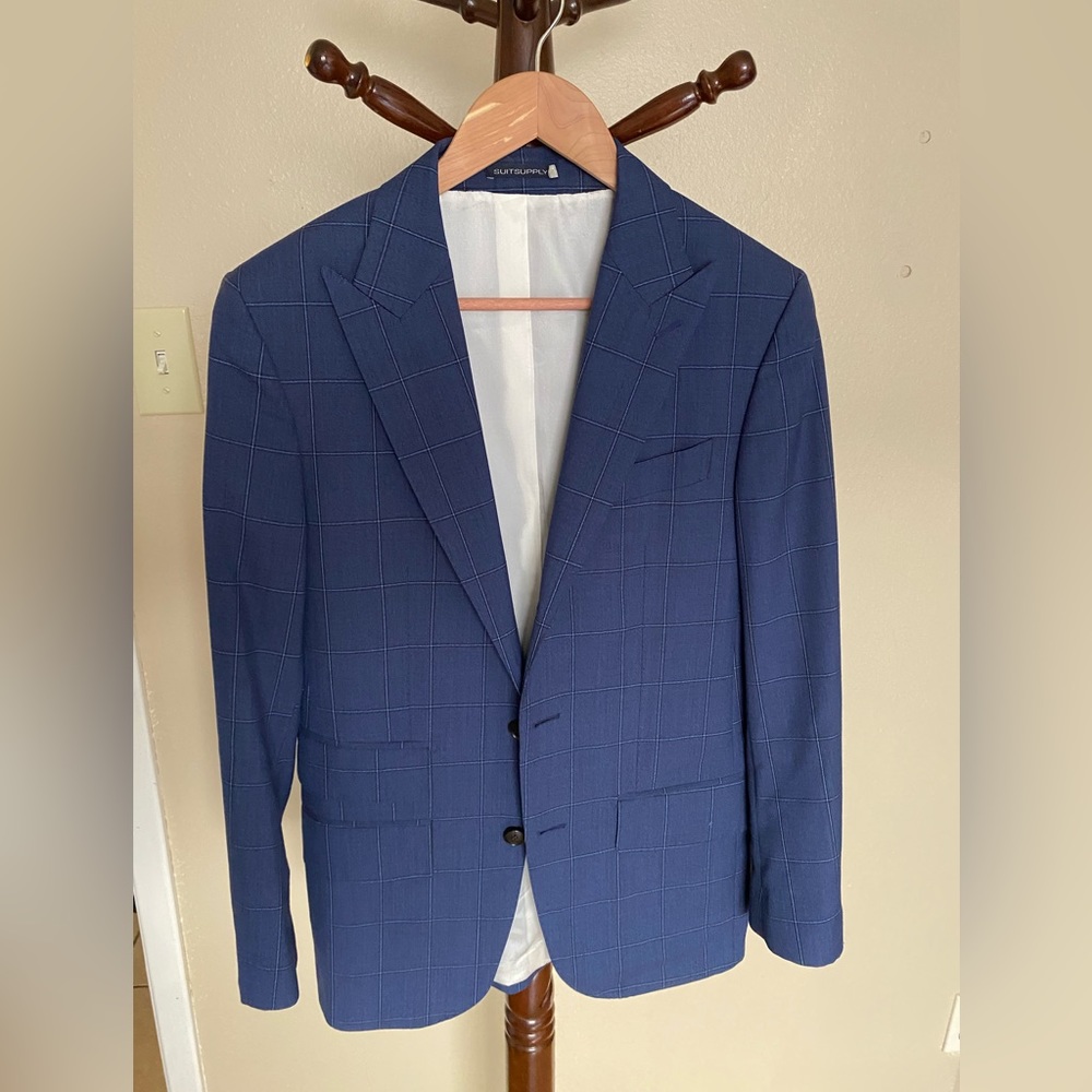 SUITSUPPLY Washington Blue Suit with Vest size 44 great condition
